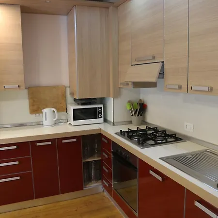 Italian With Hot Tub Apartment *