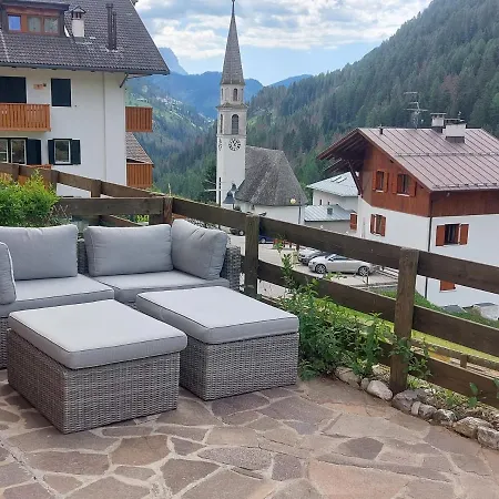 Italian With Hot Tub Apartment