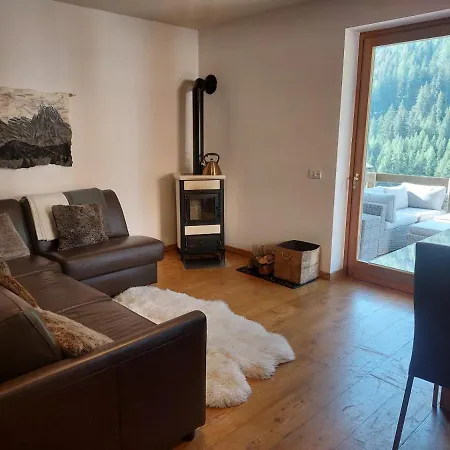 Italian With Hot Tub Apartman *